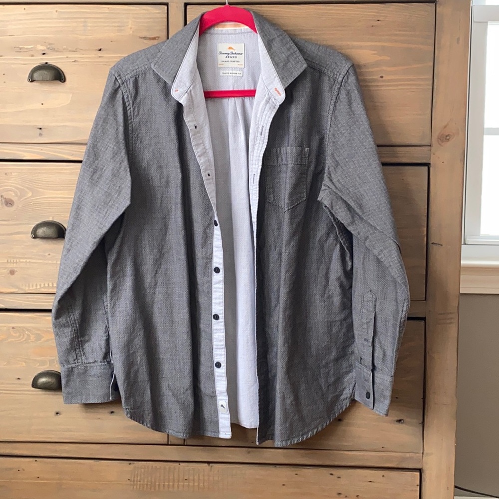EUC Tommy Bahama button down shirt sz small